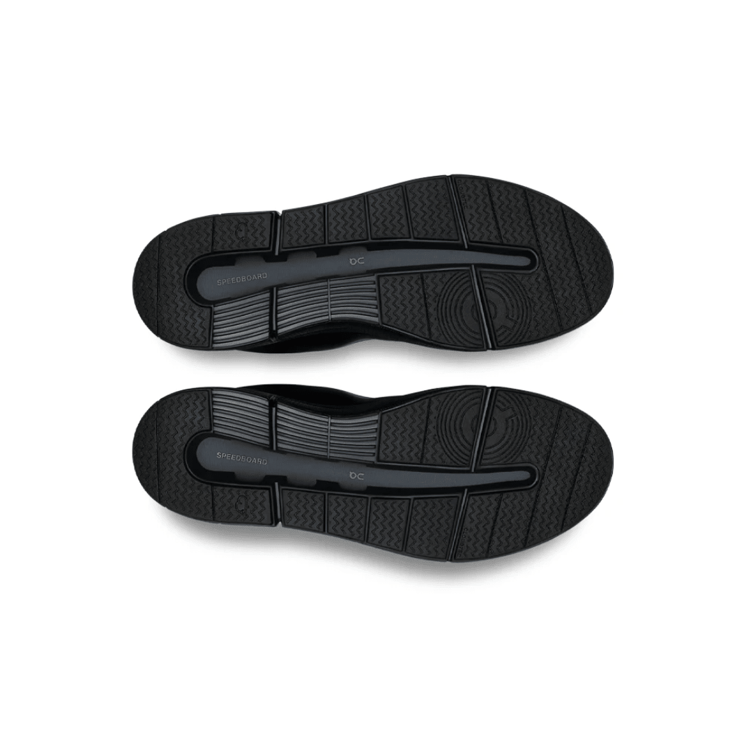 On Running The Roger Advantage All Black macro texture