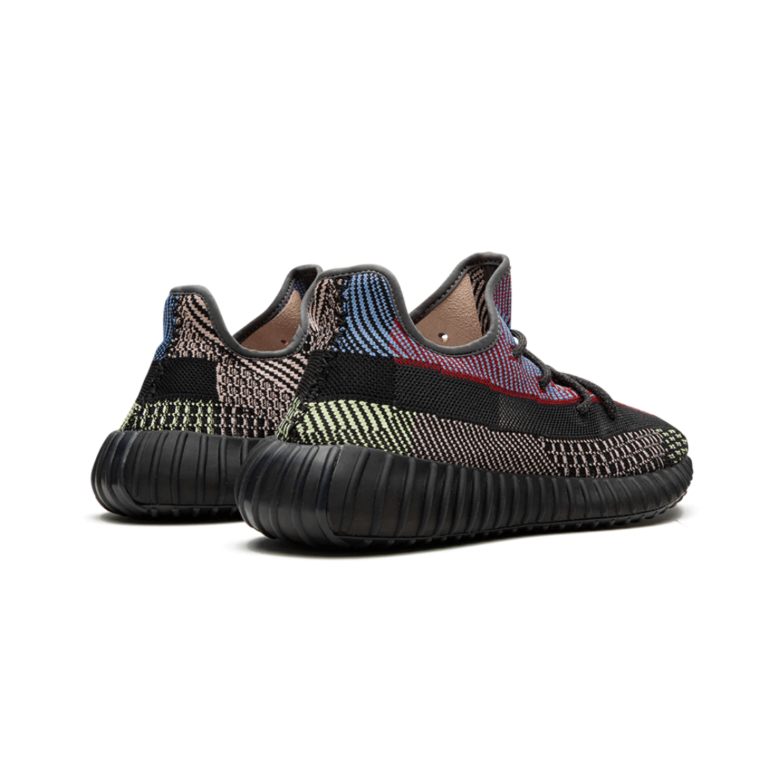 Yeezy Boost 350 V2 Yecheil sneakers upper detail